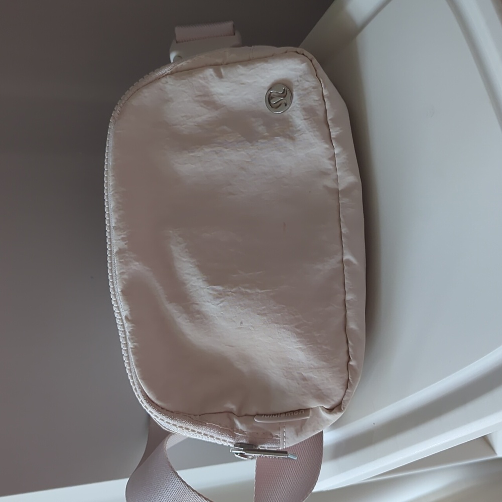 Lululemon Everywhere Belt Bag